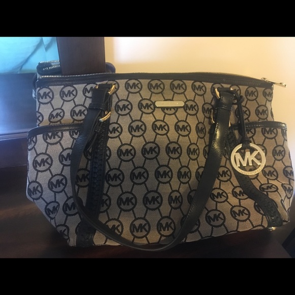 Michael Kors Handbags - Michael Kors purse